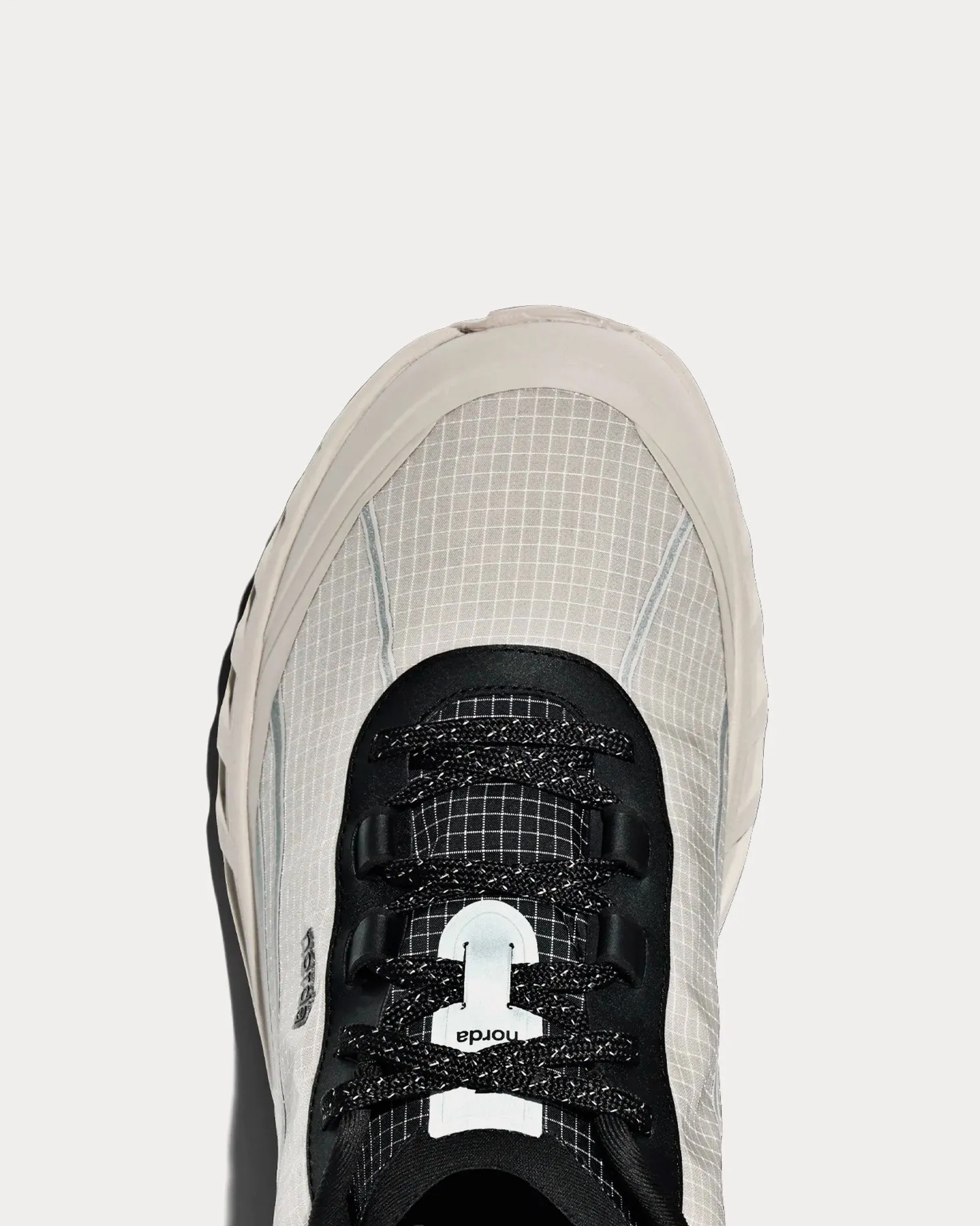 002 M Cinder Running Shoes
