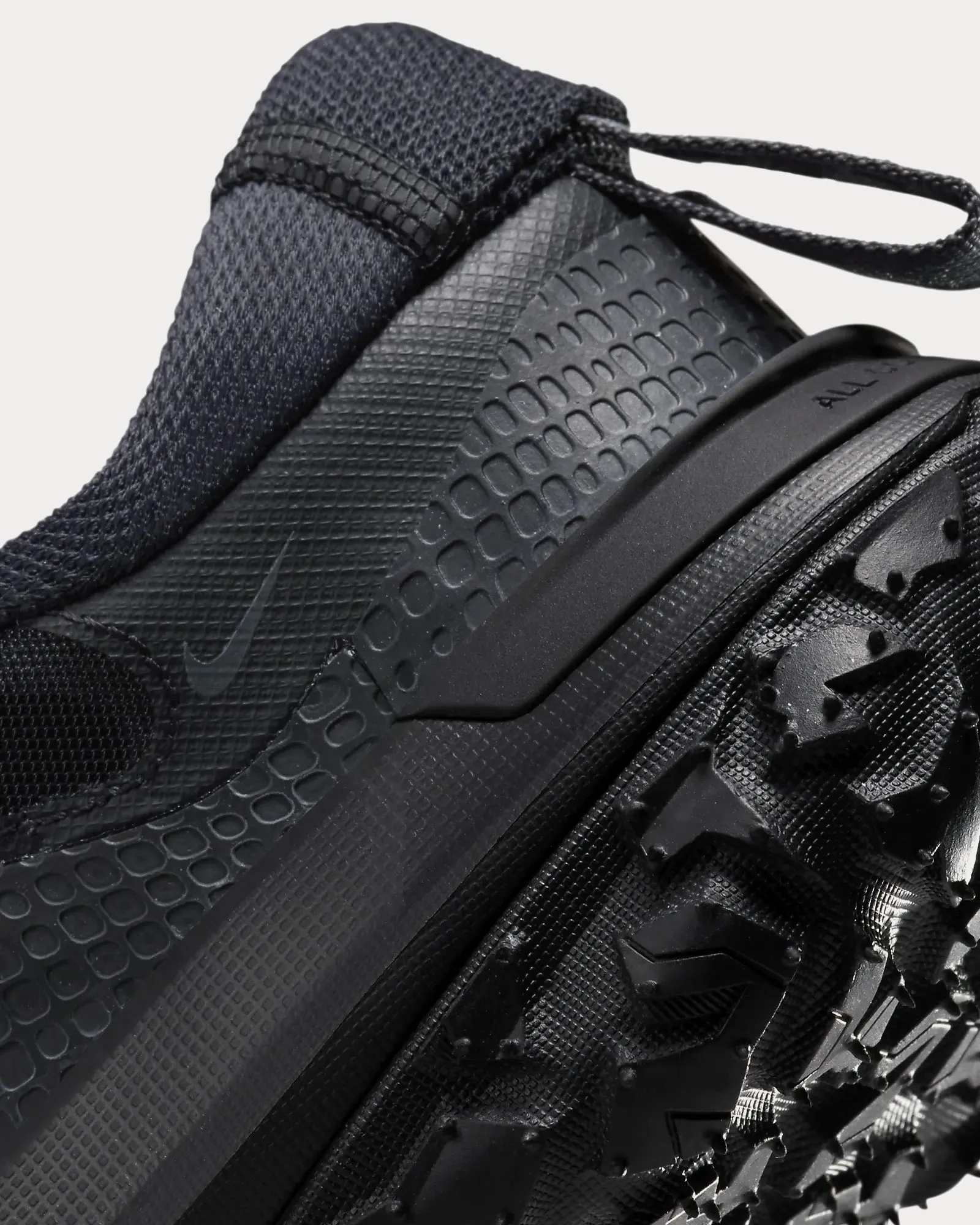 ACG Mountain Fly 2 Low Black / Black / Black / Anthracite Running Shoes