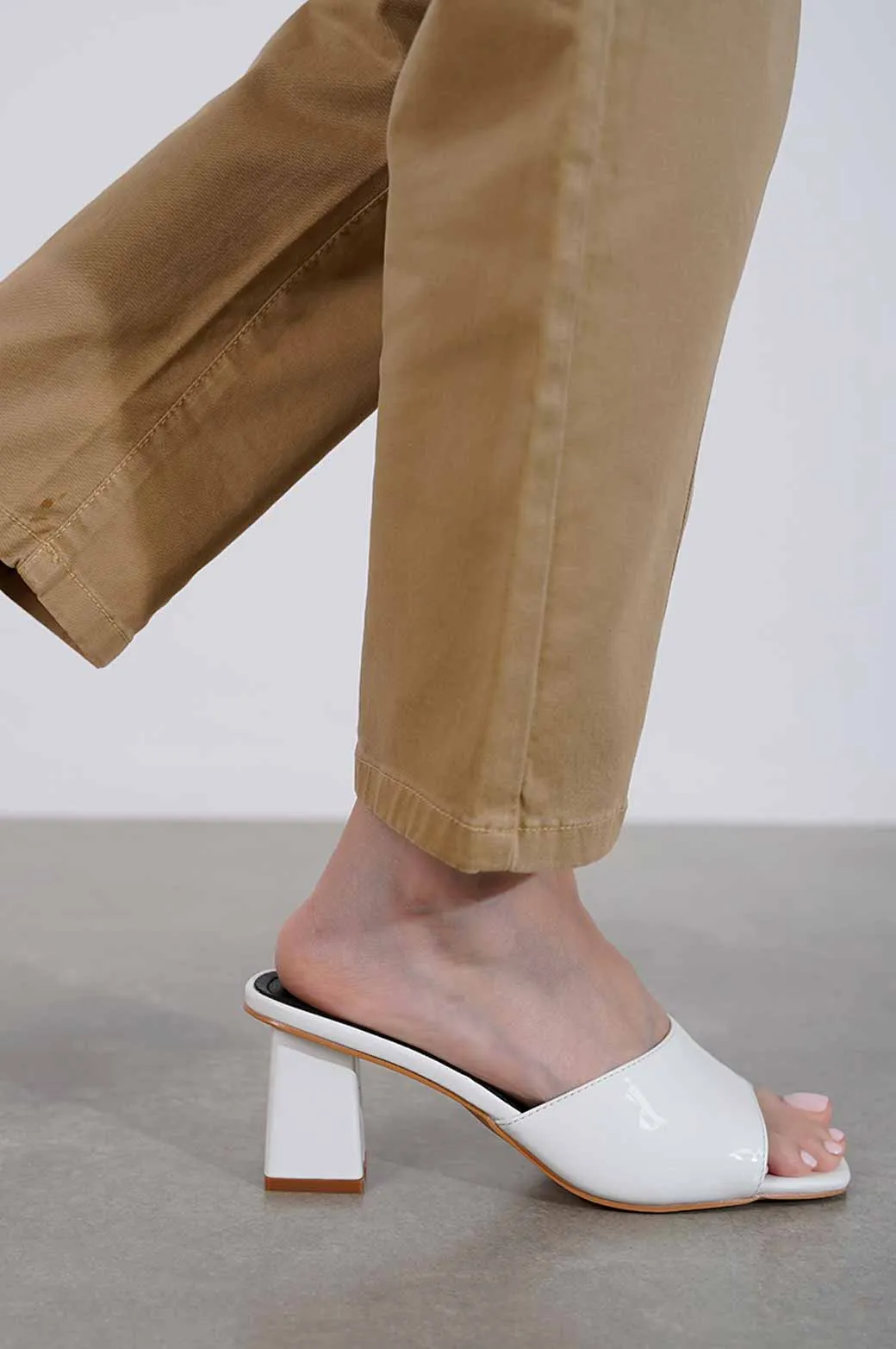 BLOCK HEEL MULE