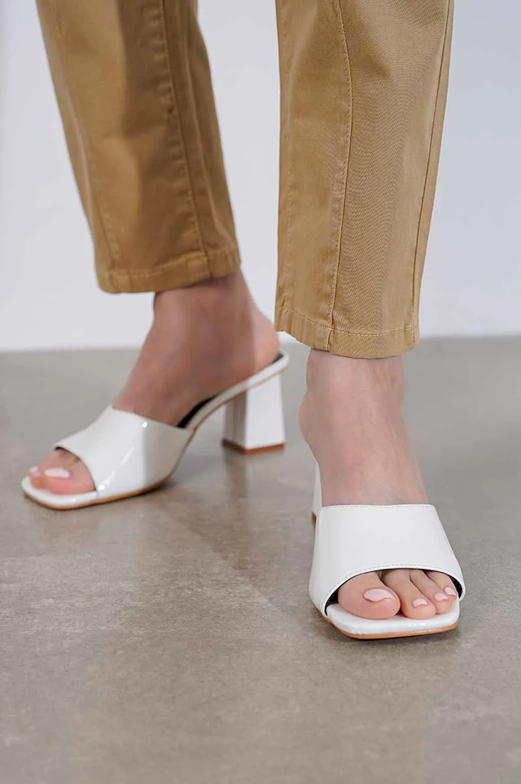 BLOCK HEEL MULE