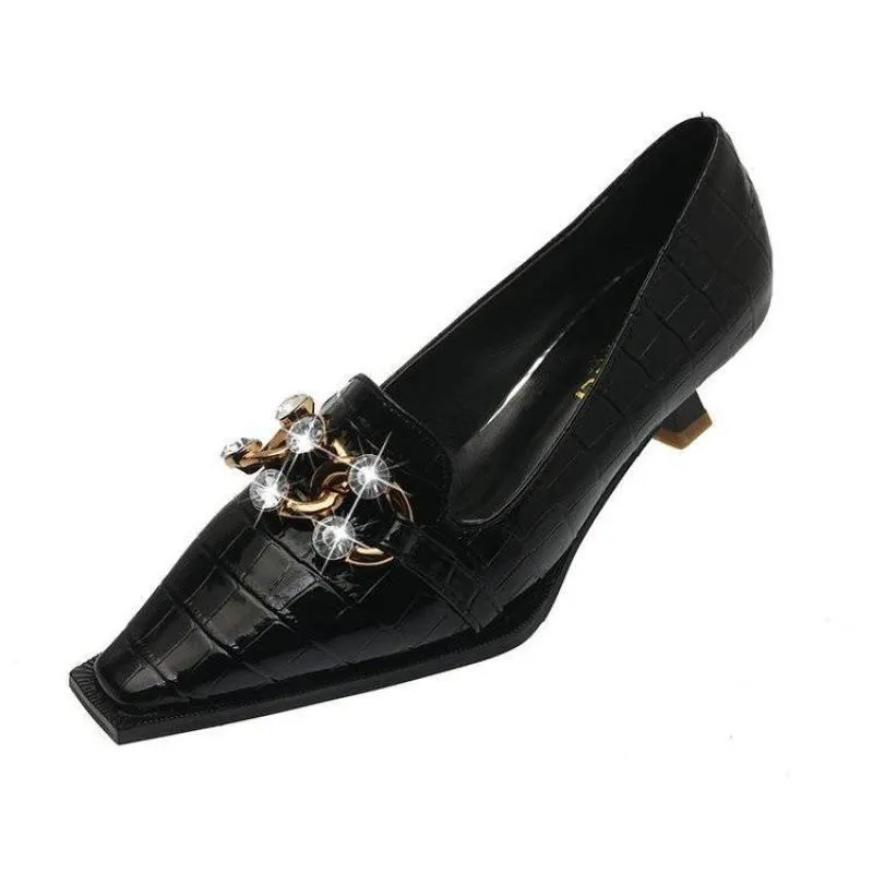 Finn Chain Pointed Toe Mule Crocodile Pattern Patent Leather Muller Pumps Rhinestone Metal Buckle Autumn Stiletto Square Head Kitten Heels Women