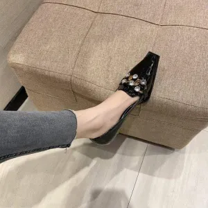 Finn Chain Pointed Toe Mule Crocodile Pattern Patent Leather Muller Pumps Rhinestone Metal Buckle Autumn Stiletto Square Head Kitten Heels Women