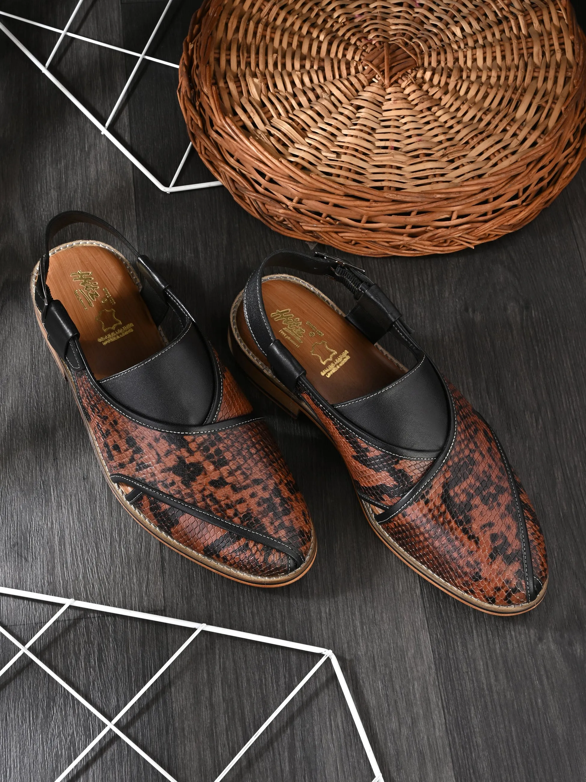 Hitz Men's Black Leather Ethnic Mule Sandals
