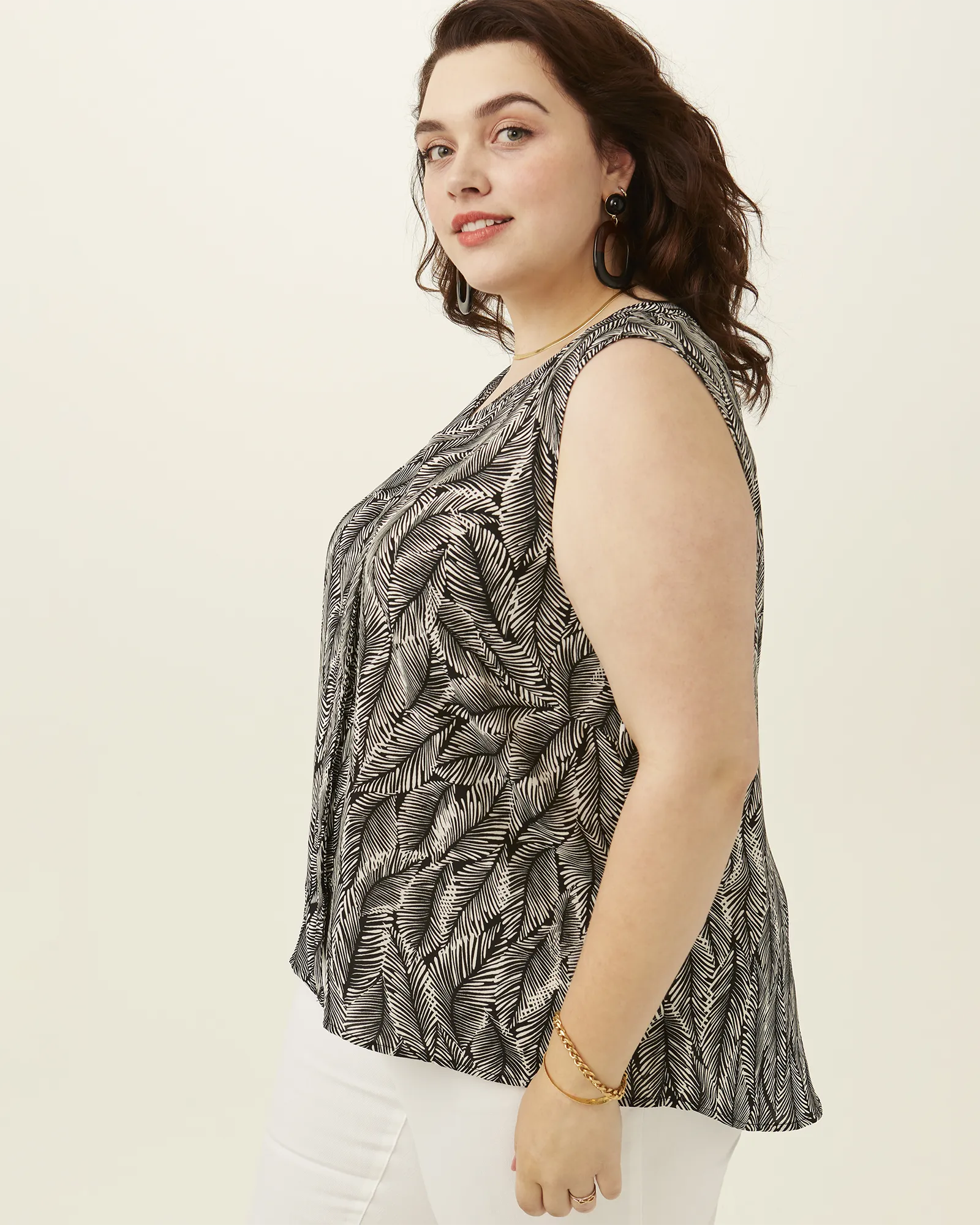 Oshay Hi-Low Botanical Print Sleeveless Top | Black / Ivory