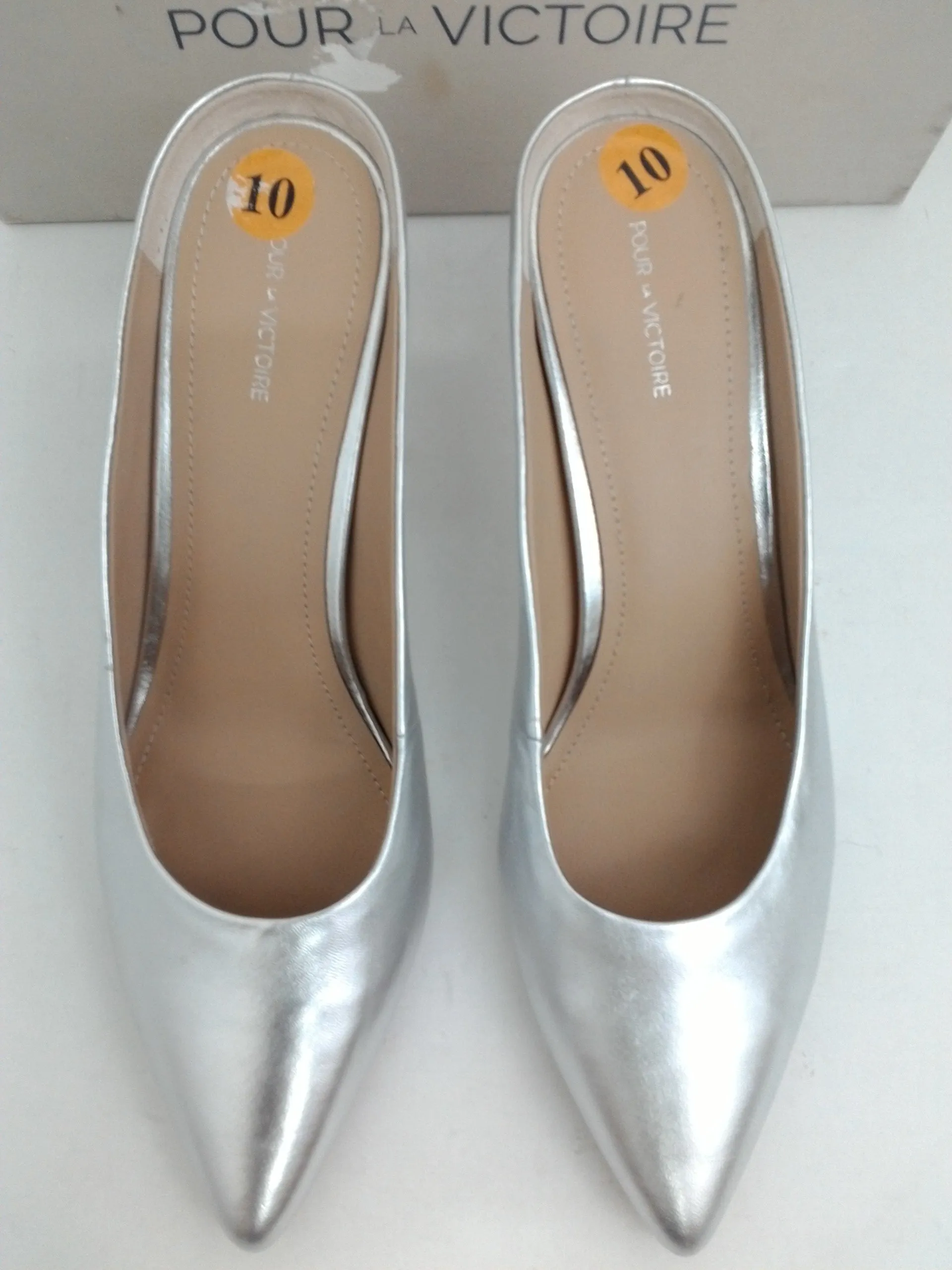 Pour La Victoire Women's Silver Leather Mule Size 10
