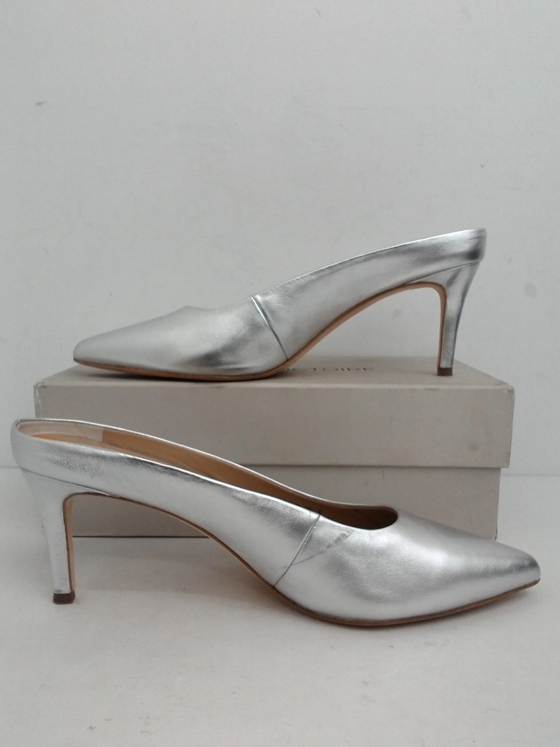 Pour La Victoire Women's Silver Leather Mule Size 10