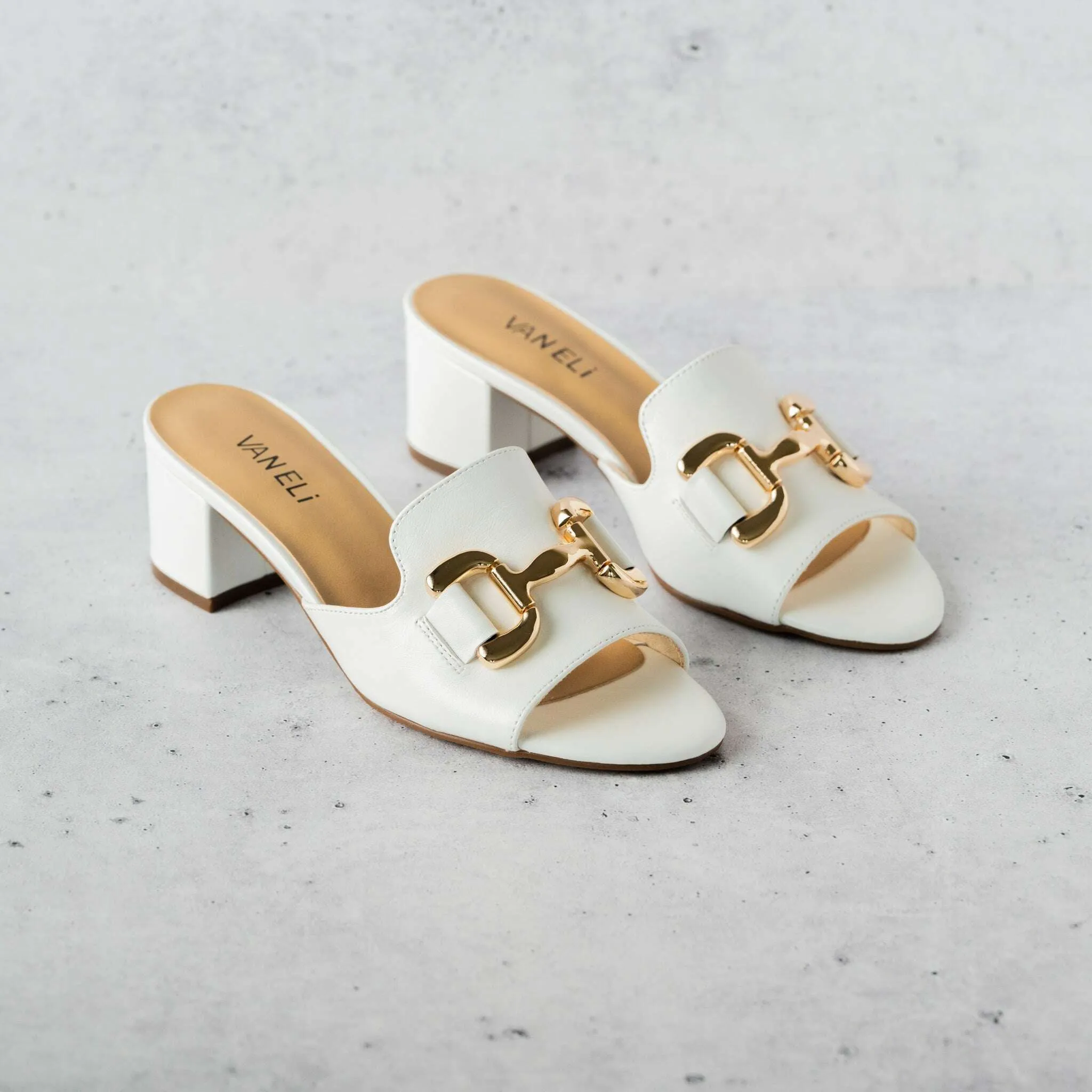 VANELi - Oksana Sandal - Black or White