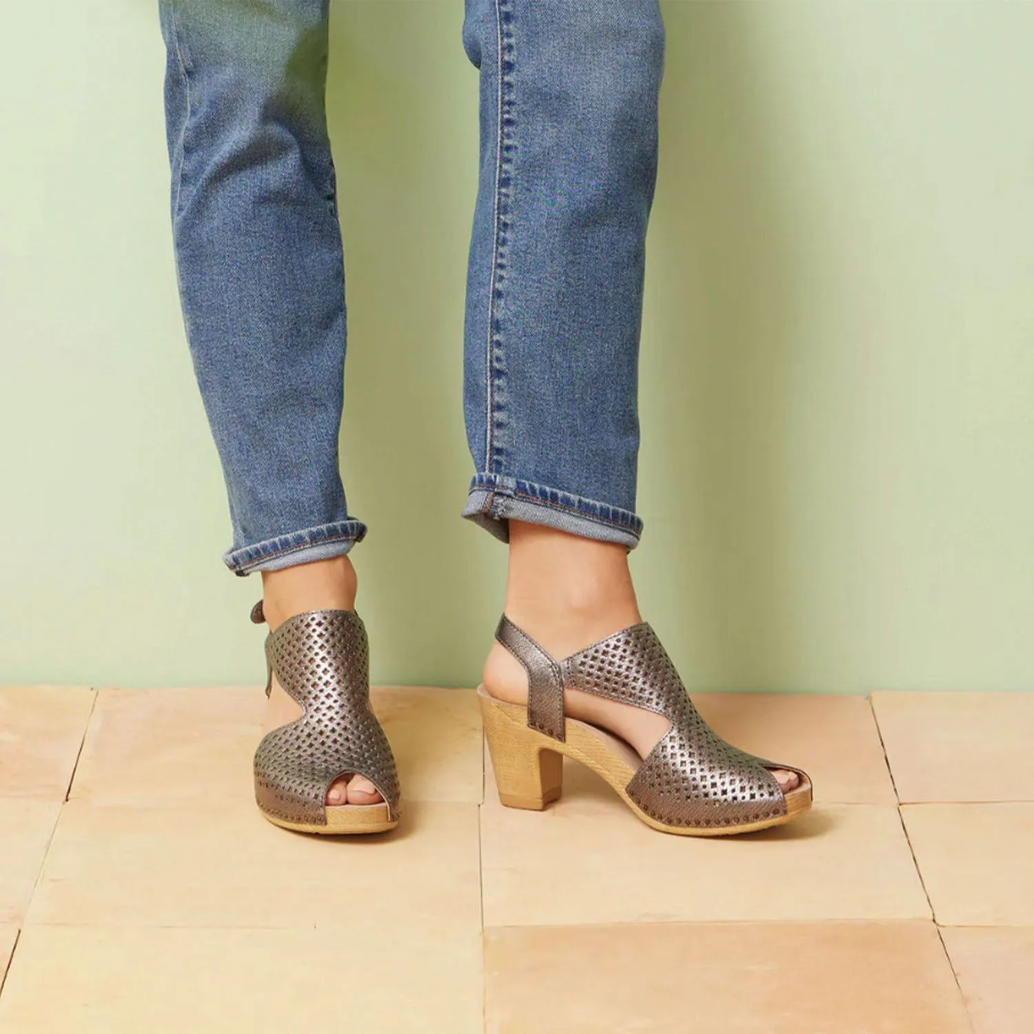 Women's Dansko Teagan Gunmetal Metallic Leather