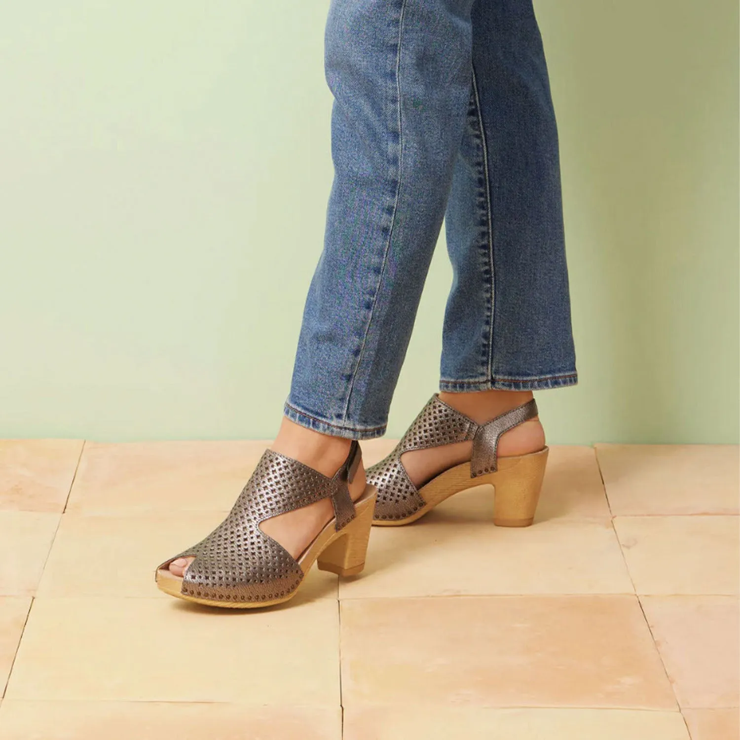 Women's Dansko Teagan Gunmetal Metallic Leather